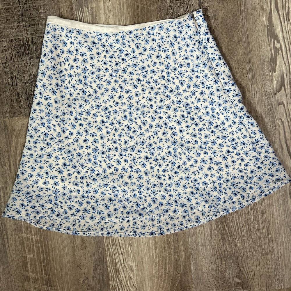 DIVIDED Mini Skirt Size 0 - Blue Floral